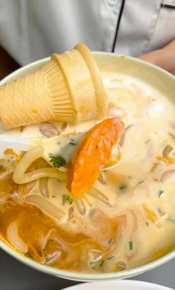 TikToker gây phẫn nộ trộn kem vào món truyền thống người Việt-2