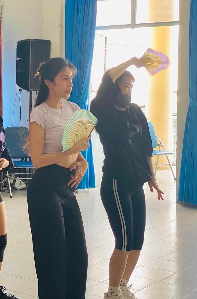 Thủy Tiên hiếm hoi lộ diện cùng em chồng, thần sắc hiện tại thế nào?-3