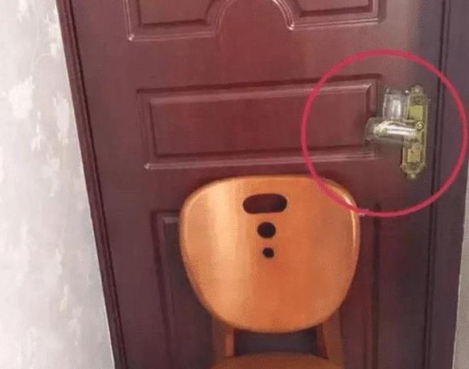 Treo cốc nước lên tay nắm cửa khách sạn, cô gái nhờ đó thoát nguy-3