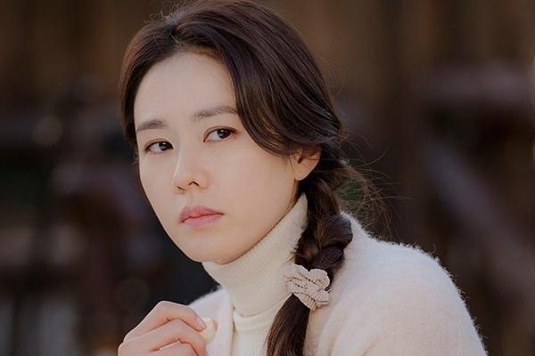 Son Ye Jin tát bạn diễn sau cảnh cưỡng hôn, suýt bị đạo diễn đánh lại?-3