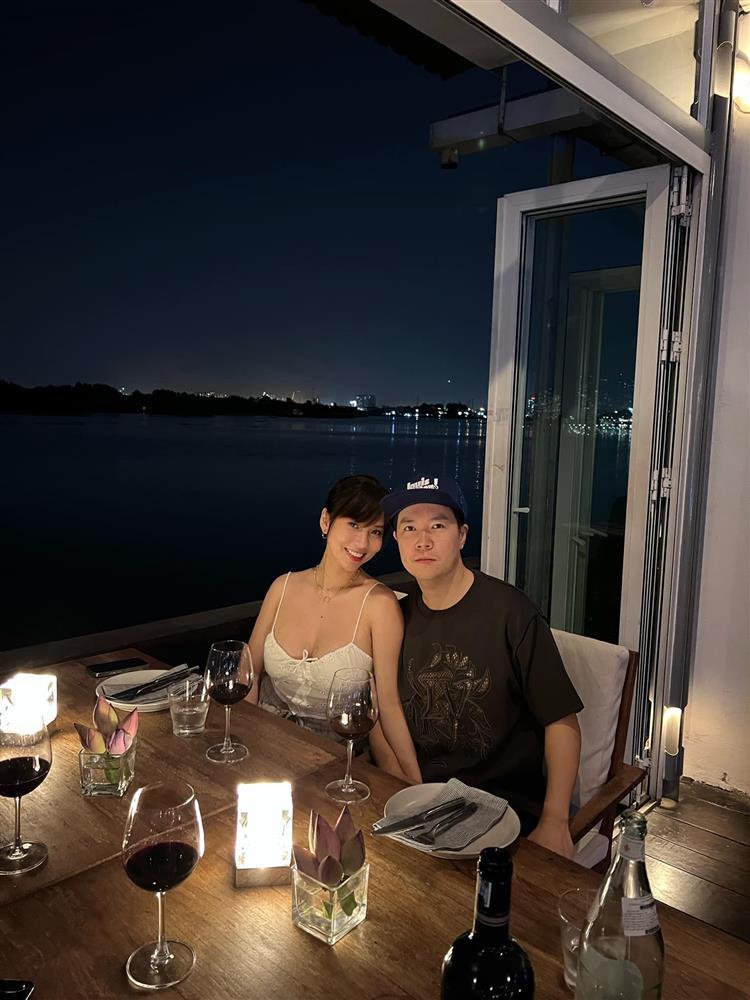 Lê Hiếu kỷ niệm 3 năm cưới, body vợ 9X chiếm spotlight-1