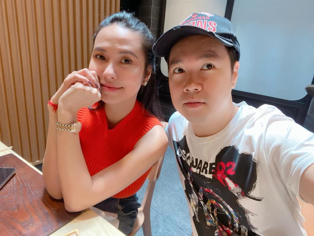 Lê Hiếu kỷ niệm 3 năm cưới, body vợ 9X chiếm spotlight-5