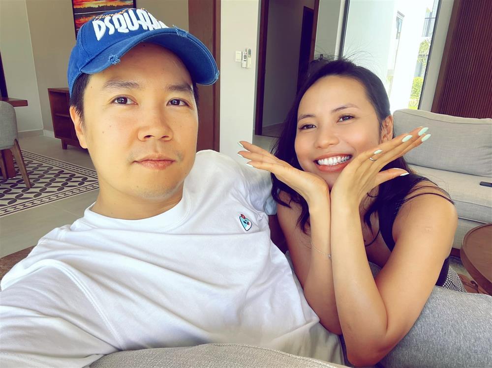 Lê Hiếu kỷ niệm 3 năm cưới, body vợ 9X chiếm spotlight-6