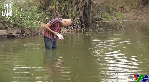 Sự thật cảnh quay Doãn Quốc Đam gào khóc dưới ao tìm con gái mất tích-2