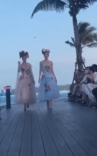 Song Linh catwalk: Đỗ Mỹ Linh đi 2 hàng - Lương Thùy Linh đỉnh chóp-2