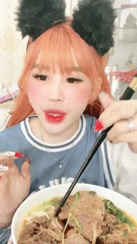 Ám ảnh đôi lông mi dày cộp như sâu róm của Trần My-11