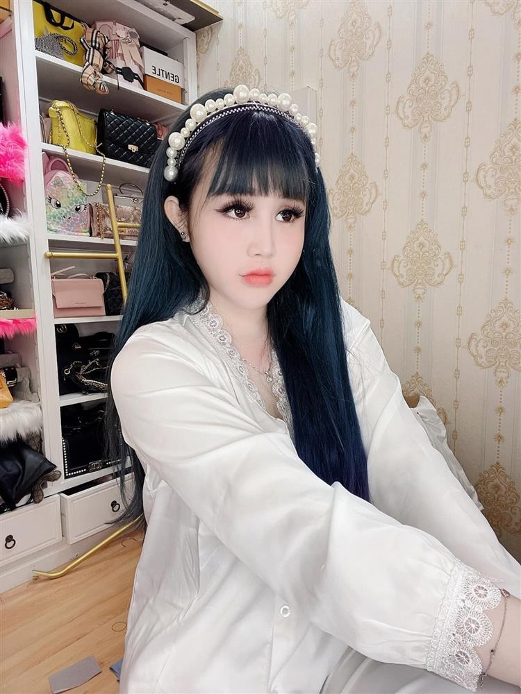 Ám ảnh đôi lông mi dày cộp như sâu róm của Trần My-8