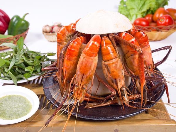 Cô gái méo mặt vì món tôm luộc quả dừa, dân mạng chỉ lỗi rành rành-4