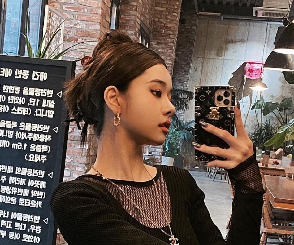 Bản sao Jennie ê mặt khi bị bóc dùng toàn hàng fake-8