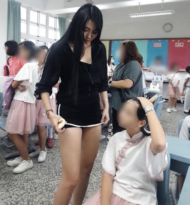 Từ phòng gym đến trường đón con, nhiều bà mẹ mặc ngắn gây bức xúc-5