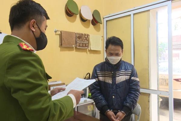 Thầy giáo tiếng Anh dâm ô học sinh lớp 4 ngay trên lớp-2