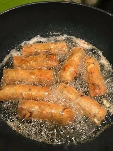 Bí quyết cho món nem rán thơm giòn, vàng ruộm ăn xuyên Tết-3