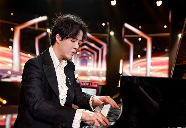 Bê bối tình dục, phạt hàng nghìn tỷ rúng động showbiz 2021-7