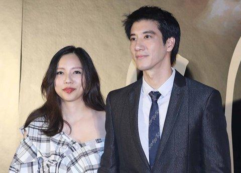 Bê bối tình dục, phạt hàng nghìn tỷ rúng động showbiz 2021-8