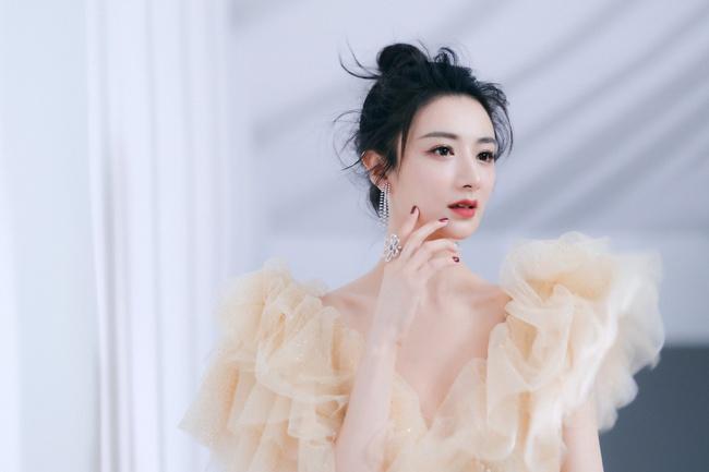 Bê bối tình dục, phạt hàng nghìn tỷ rúng động showbiz 2021-9