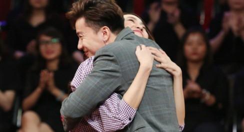 Clip S.T kéo áo Lan Ngọc ngay trước ống kính hút triệu lượt xem-3