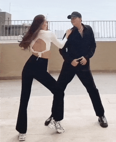 Clip S.T kéo áo Lan Ngọc ngay trước ống kính hút triệu lượt xem-6