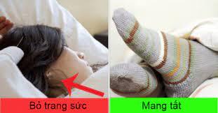 5 thứ phải cởi ra, 3 thứ nên mặc vào khi ngủ: Làm đúng sẽ trẻ lâu-1