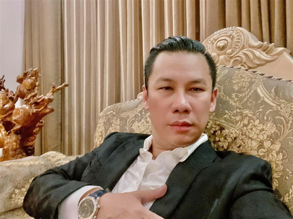 Cứ kề cạnh mỹ nhân, chồng cũ Lệ Quyên lại khiến Vbiz ầm ĩ-3