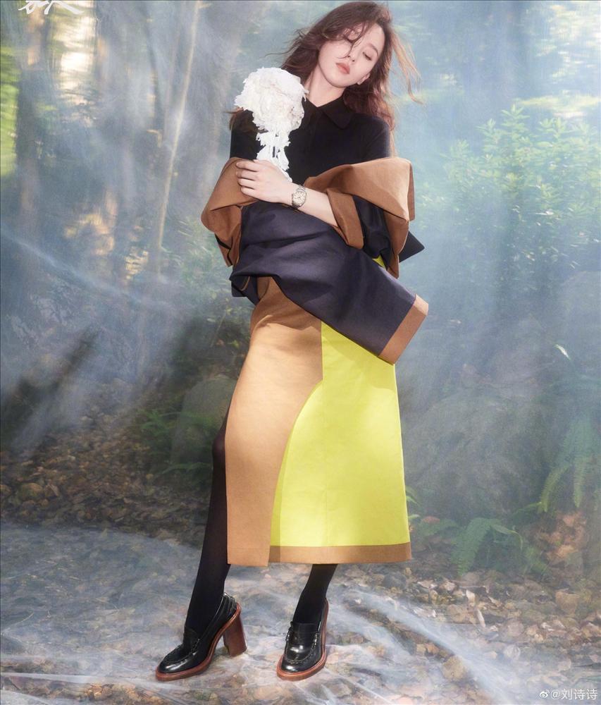 Lưu Thi Thi khoe điểm vàng đẹp ná thở khi mặc đồ trễ vai-7