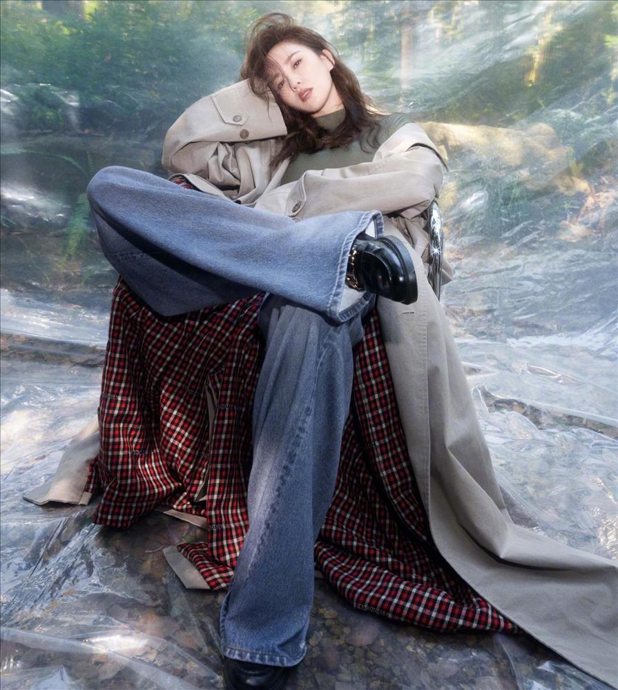 Lưu Thi Thi khoe điểm vàng đẹp ná thở khi mặc đồ trễ vai-8