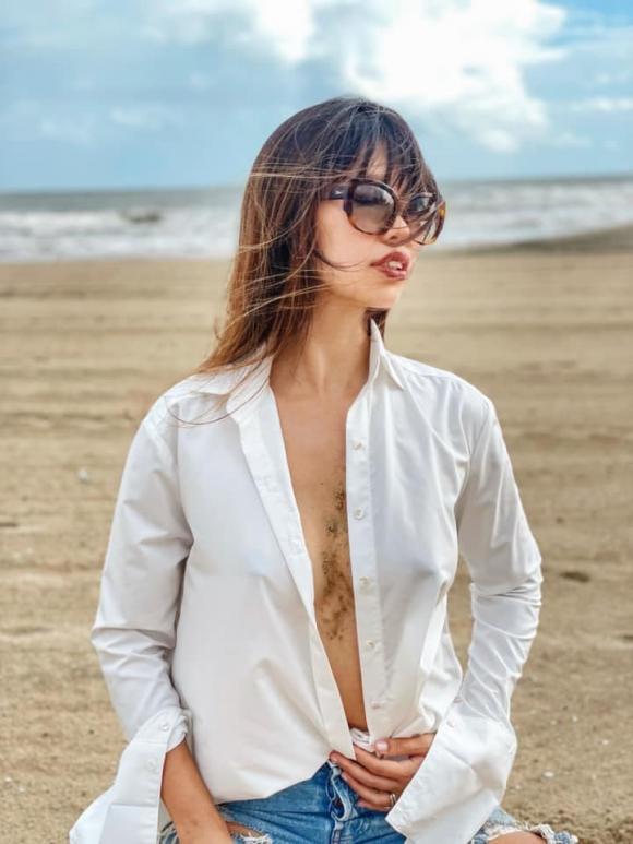 Hà Anh bán nude dùng tay che vòng 1 nhức mắt giữa biển-5