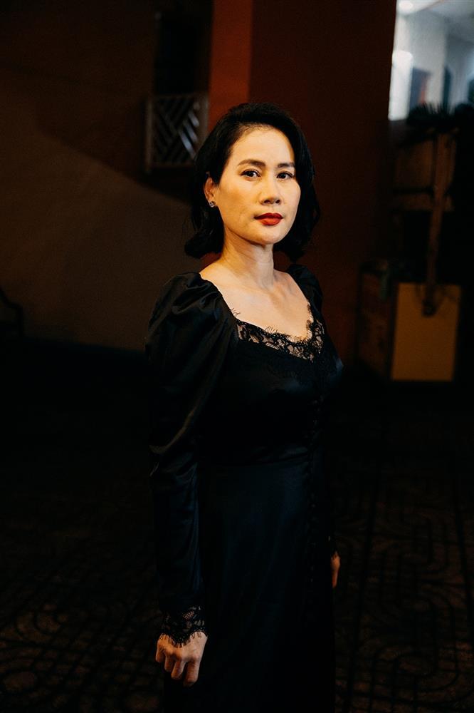 Chiều con trai, Thân Thúy Hà làm sugar mommy trong MV của Hari Won-3