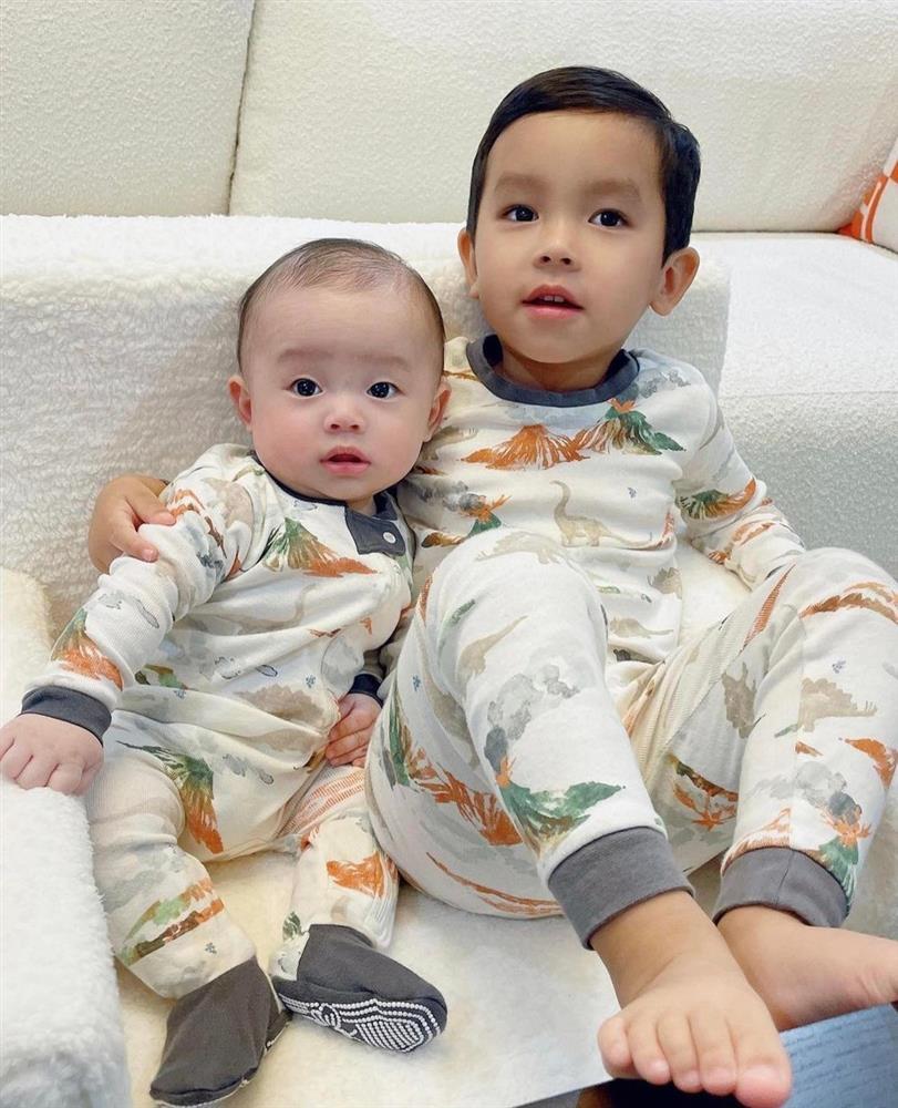 Phạm Hương bị 2 cậu ấm chiếm sạch spotlight khi đi trượt tuyết-10