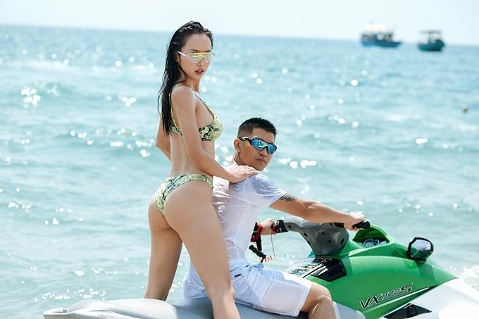 4 cặp đôi Vbiz sở hữu body chỉ có thể là hết nước chấm-12