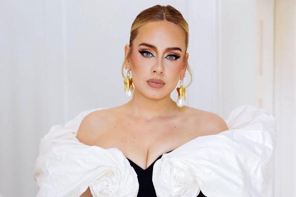 HOT: Adele khoe nhẫn kim cương khủng, sắp có siêu đám cưới sắp?-7