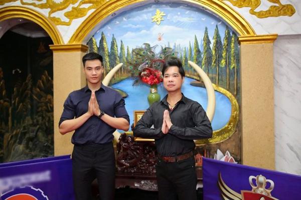 Chúa tể văn vở Cường Tráng Sĩ từng ca ngợi vợ trên nhóm triệu view-4