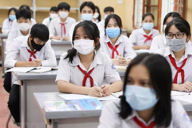 Xôn xao Trường chuẩn Quốc gia nhưng bàn ghế cũ nát, hư hỏng gần hết-2