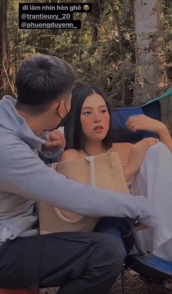 Xôn xao clip Tiểu Vy thân mật bên trai lạ-2