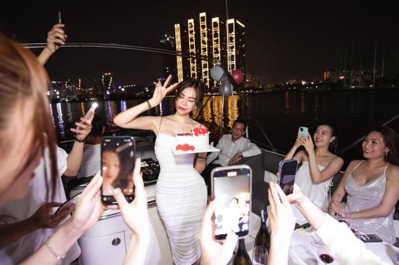 Con dâu tỷ phú Hoàng Kiều tổ chức sinh nhật trên du thuyền-1