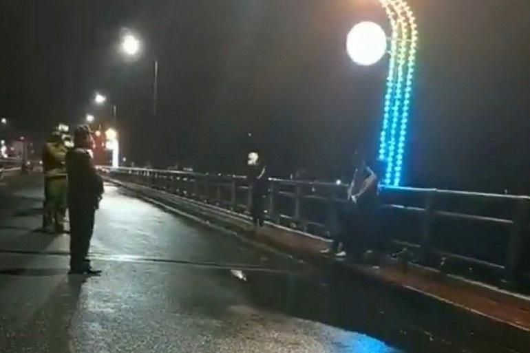 Dùng súng khống chế con tin rồi livestream Facebook ở Quảng Ngãi-2