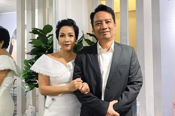 Anna Trương kết hôn, Mỹ Linh - Anh Quân tưng bừng xuất ngoại-11