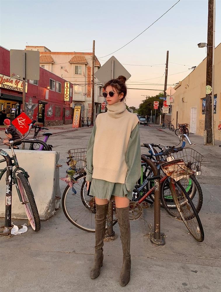 Công thức mix đồ với áo len dáng dài chuẩn trend đón Tết-1