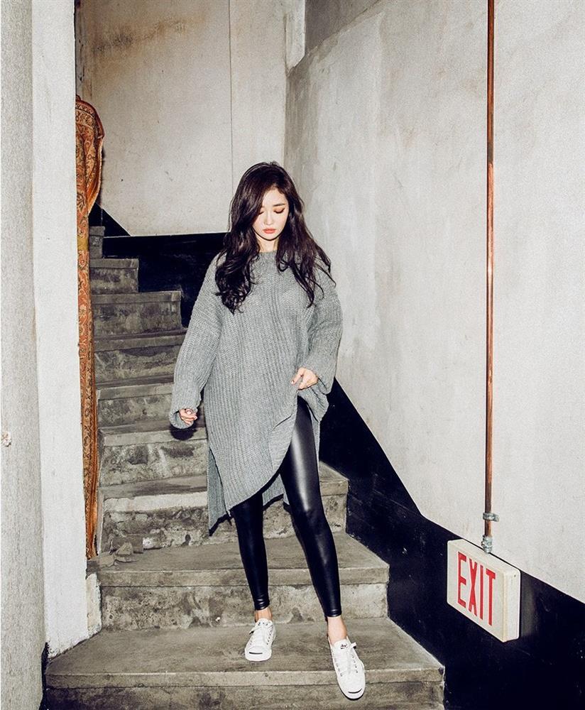 Công thức mix đồ với áo len dáng dài chuẩn trend đón Tết-3