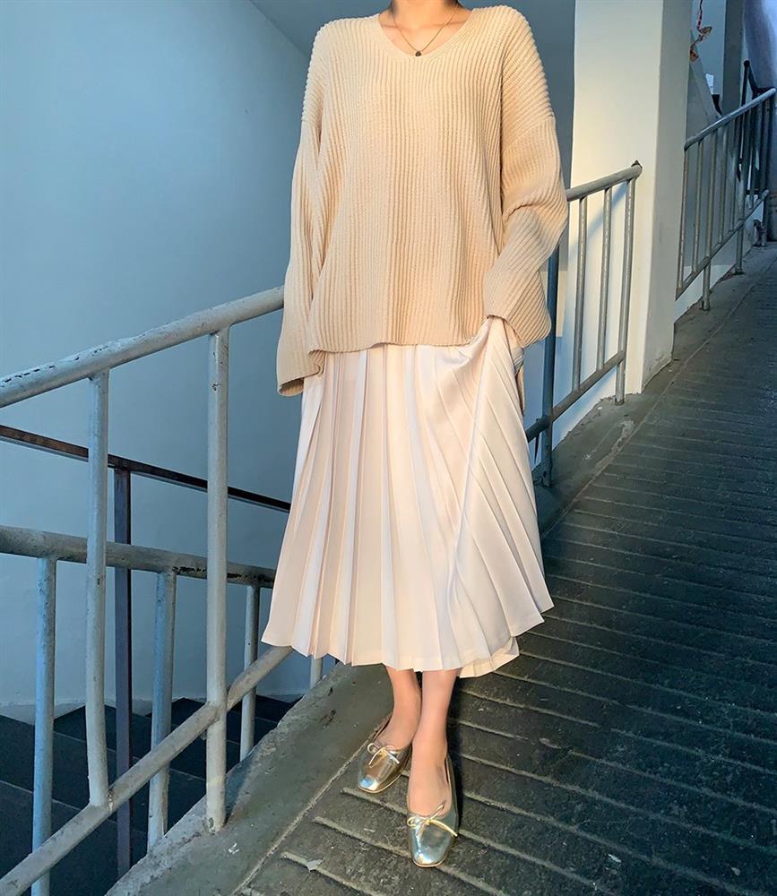 Công thức mix đồ với áo len dáng dài chuẩn trend đón Tết-5