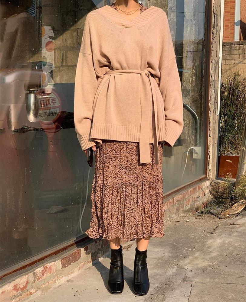 Công thức mix đồ với áo len dáng dài chuẩn trend đón Tết-6