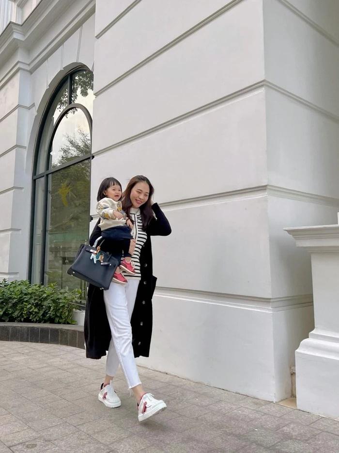 Lệ Quyên đổi style na ná Hà Hồ - Tóc Tiên khoe chân ngực sexy-3