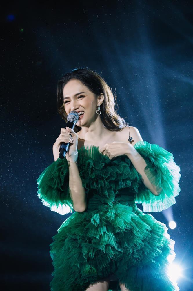 2 nàng hậu Thùy Tiên và Hương Giang đọ giọng bất phân thắng bại-2