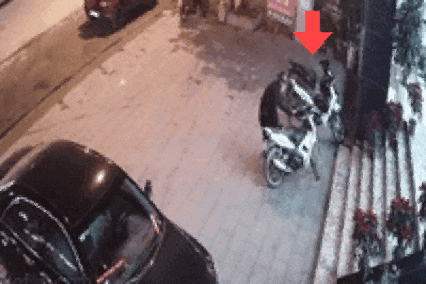 Clip: Bị trộm kéo lê trên đường, chủ xe quyết tóm gọn nhưng bất thành-2