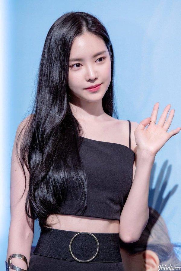 Apink Son Na Eun bị fan quay lưng vì thèm tiền hơn bạn-5