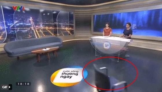 Một chiếc ghế làm nên sự cố dở khóc dở cười trên sóng VTV-2