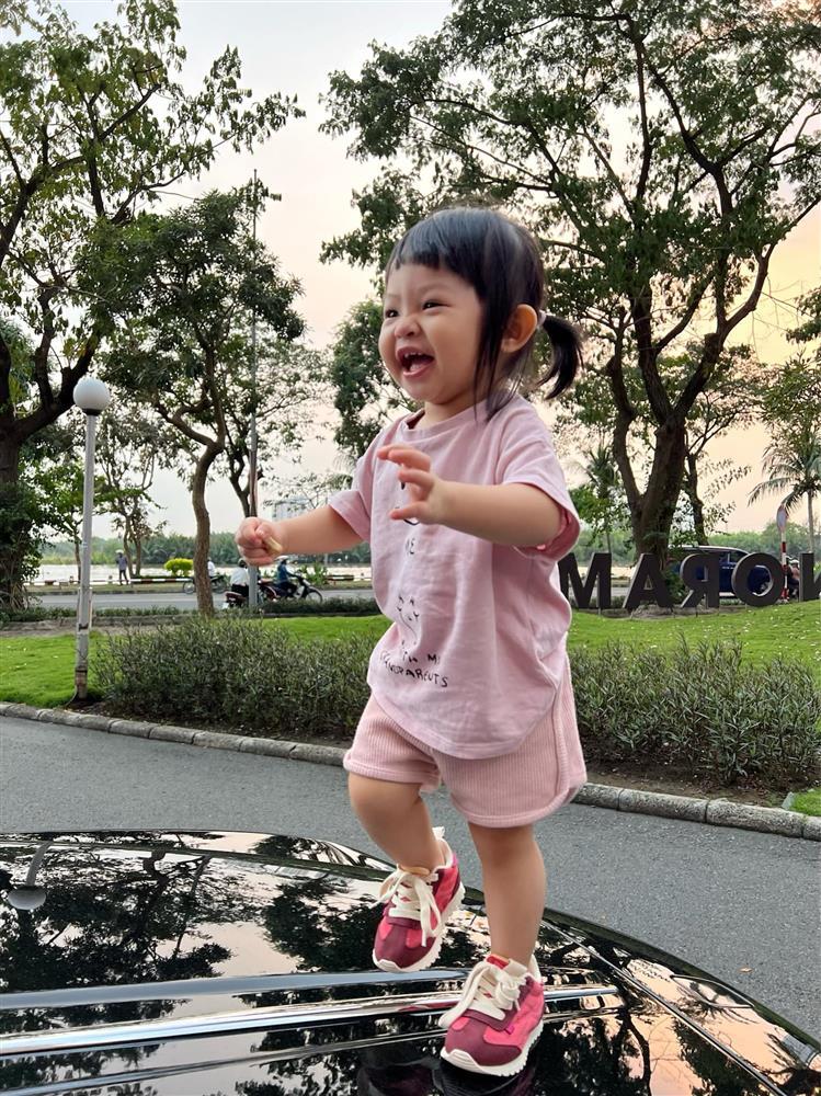 Ái nữ nhà Cường Đô La hết giày xéo ô tô đến quăng quật túi hiệu-2