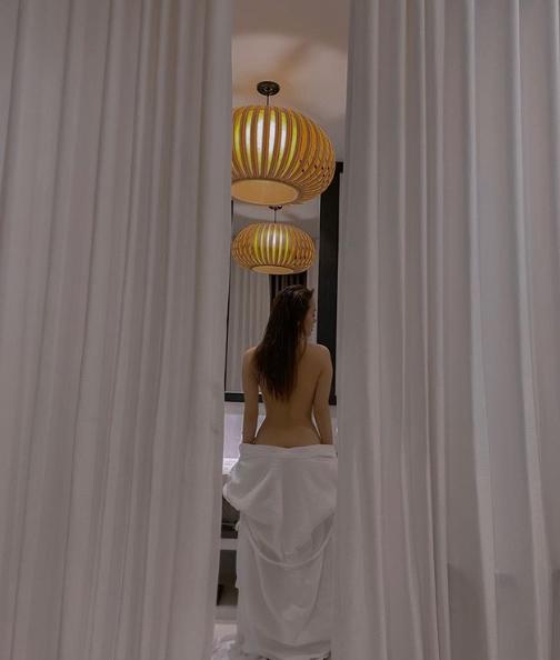 Minh Hằng tiếp tục bán nude dù từng bị coi là đăng ảnh phản cảm-1