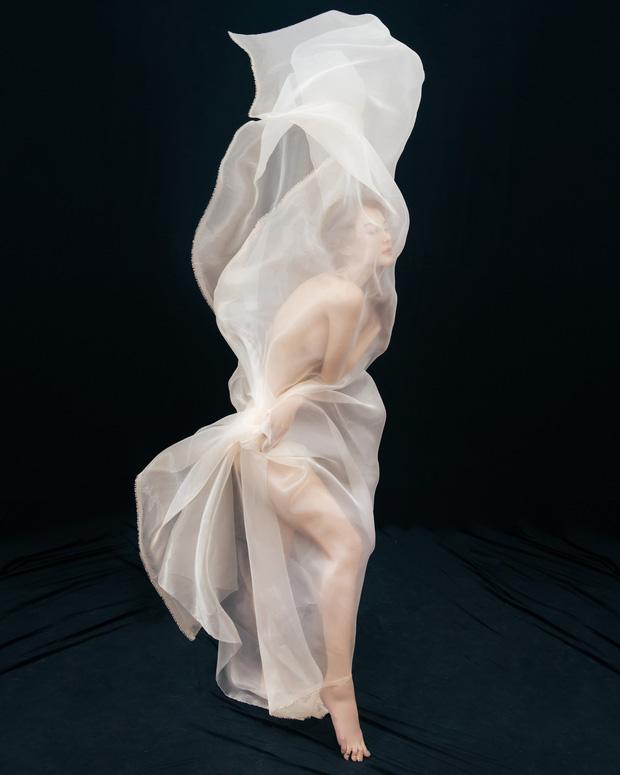 Minh Hằng tiếp tục bán nude dù từng bị coi là đăng ảnh phản cảm-7