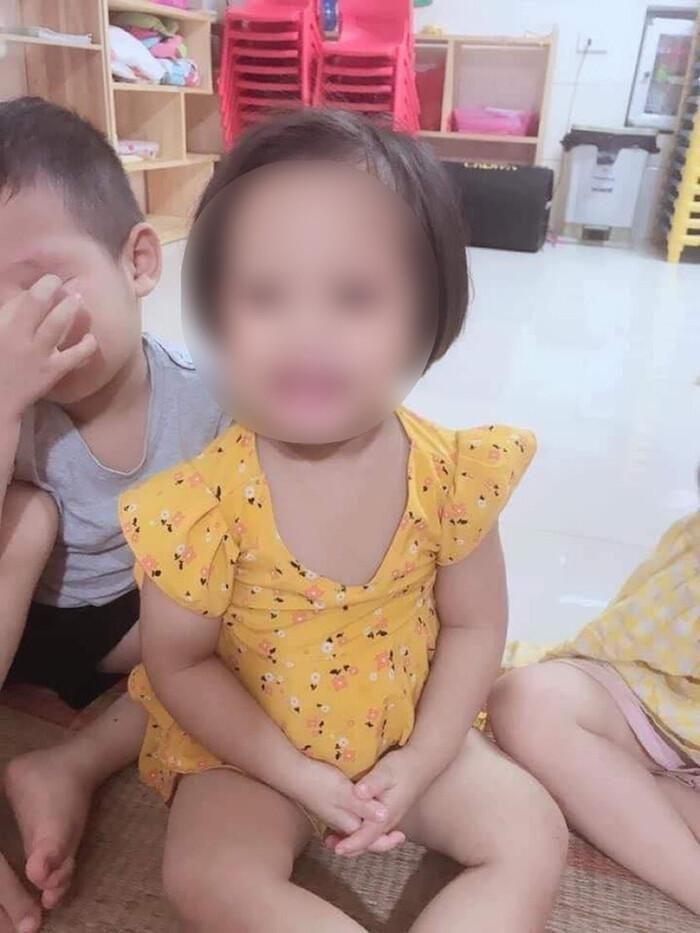 Lý do đổ vỡ hôn nhân của bố mẹ bé gái 3 tuổi bị găm đinh vào đầu-2