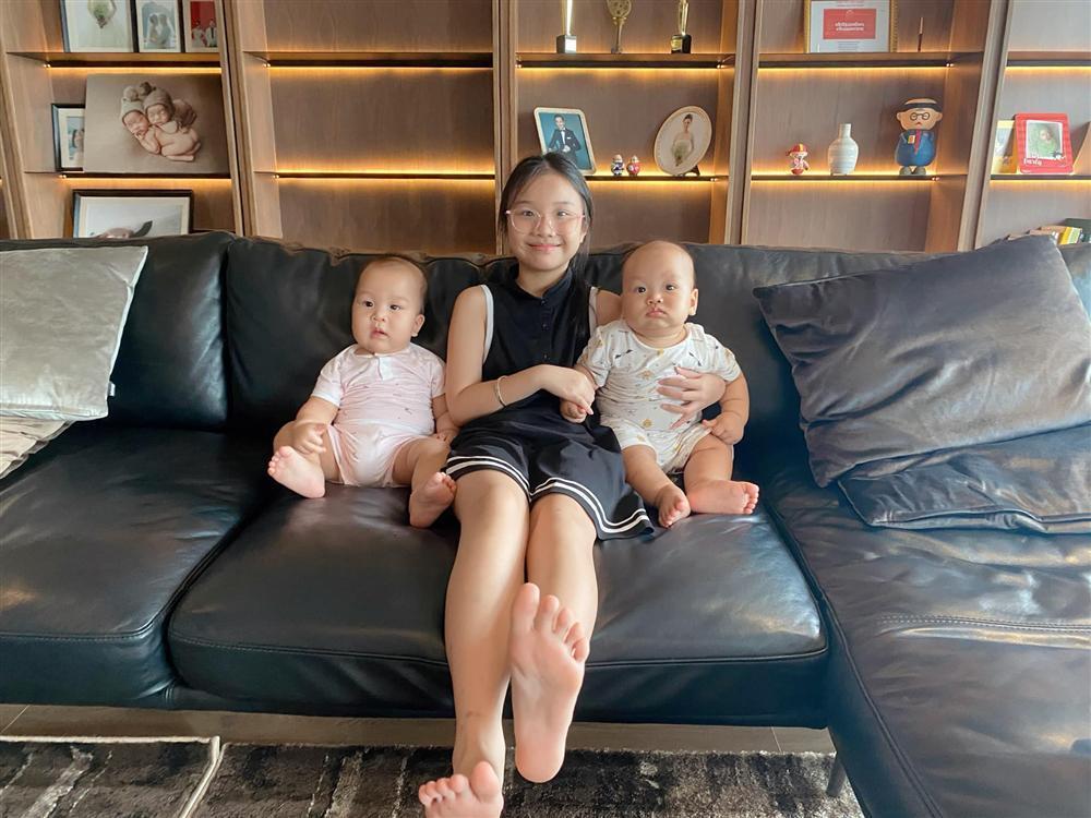 Con gái Thành Trung và vợ cũ trổ mã như thiếu nữ ở tuổi 12-5